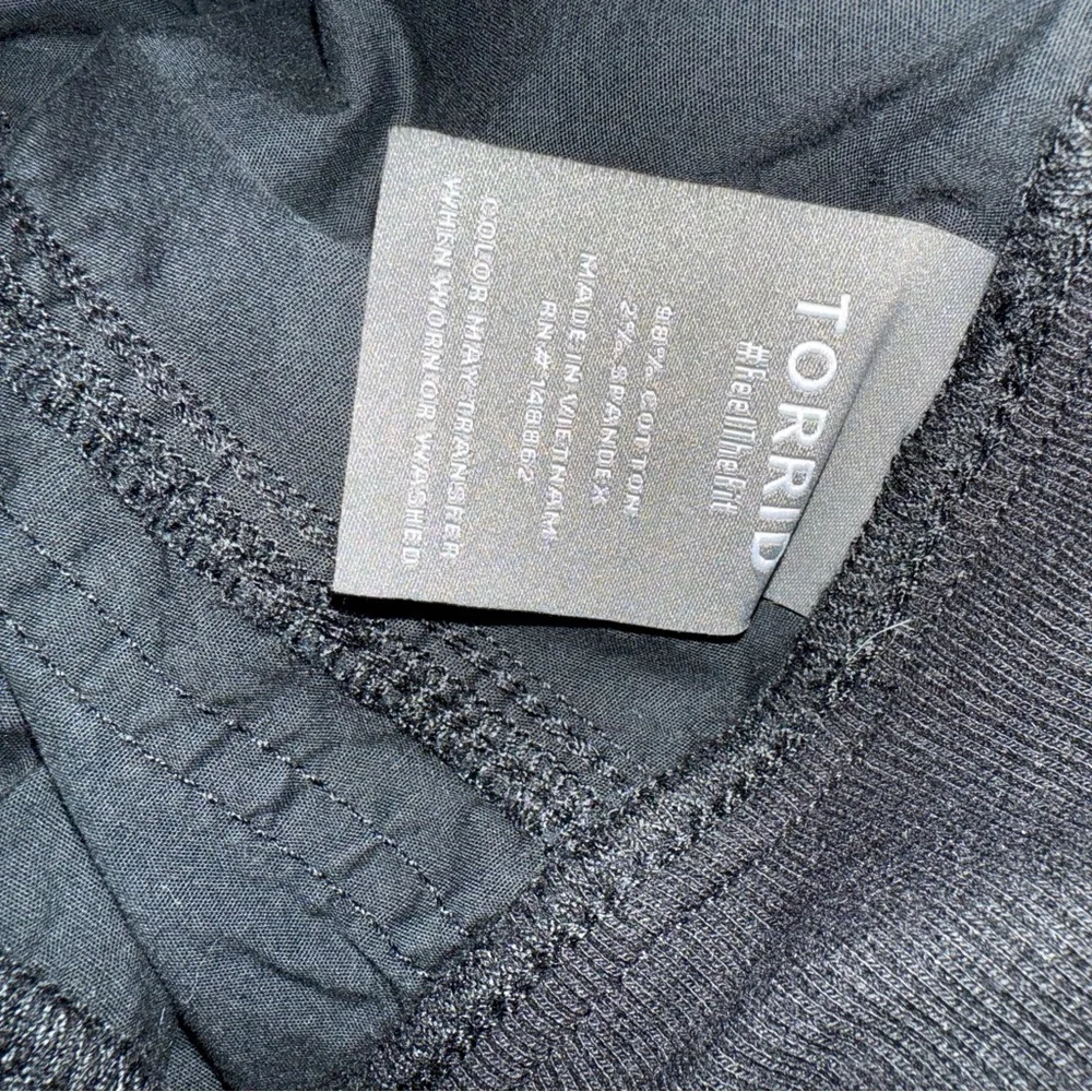 Torrid Cropped Cargo Pants - Picture 6 of 8